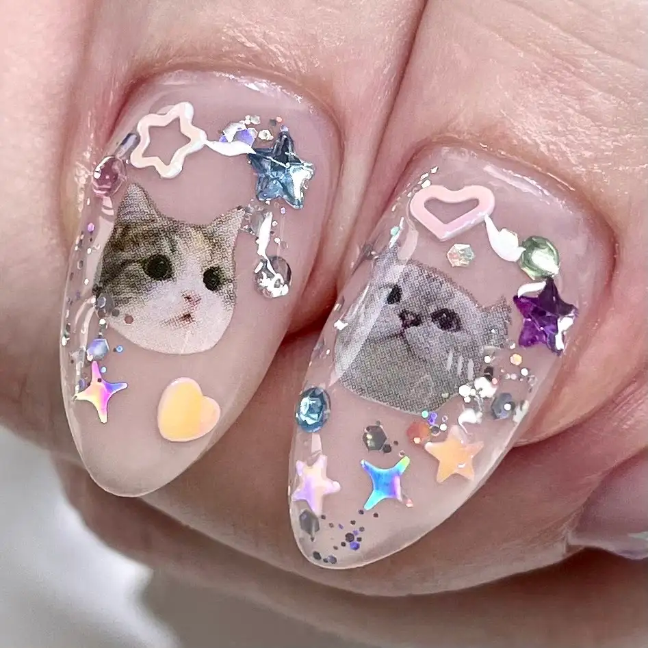 Transparentes Set mit eingeschlossenen Katzenmotiven, Sternen und Herzen